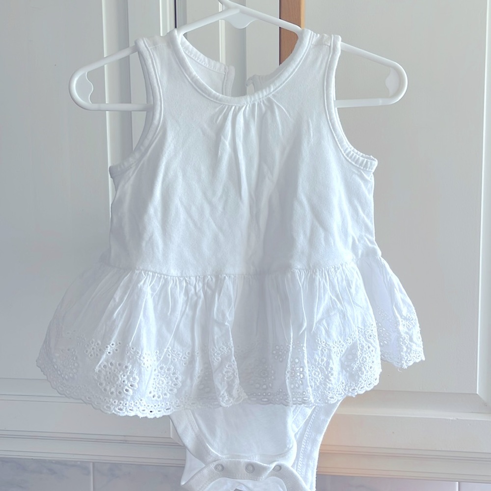 Gap baby girl 6-12 onsie with skirt Washe Never worn